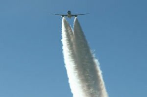 Come ti smonto la teoria del complotto delle scie chimiche. Bufale
